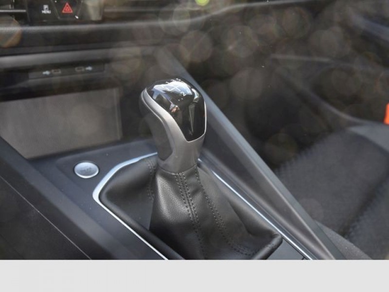 VW Golf VIII Active 1.0 TSI Navi LED AHK ACC Sitzhzg